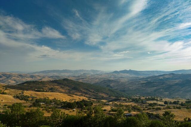 Sicilië Italië - Photo by Giuseppe Famiani on Unsplash Sicilië Italië - Een uniek eiland voor foodies en avonturiers