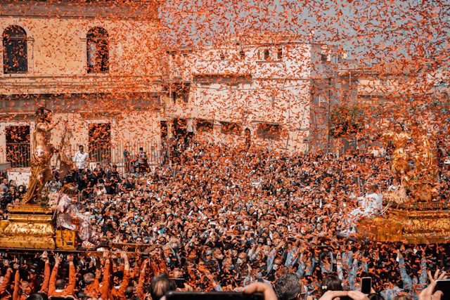 Sicilië Italië - Photo by Peppe Occhipinti on Unsplash Festivals in Sicilië Italië - Een uniek eiland voor foodies en avonturiers