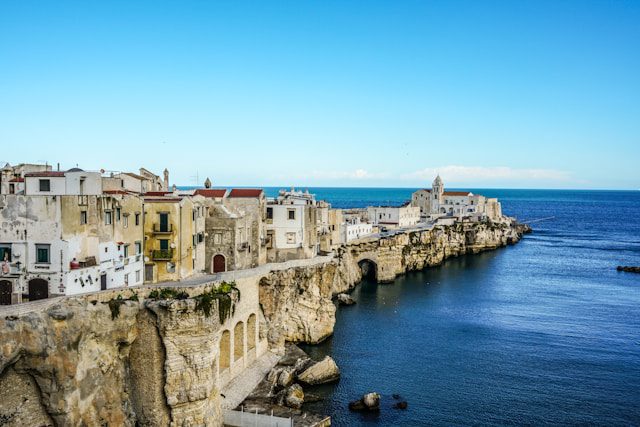 Onbekende schatten: Een roadtrip met je camper door Italië — Gargano Puglia Italië 