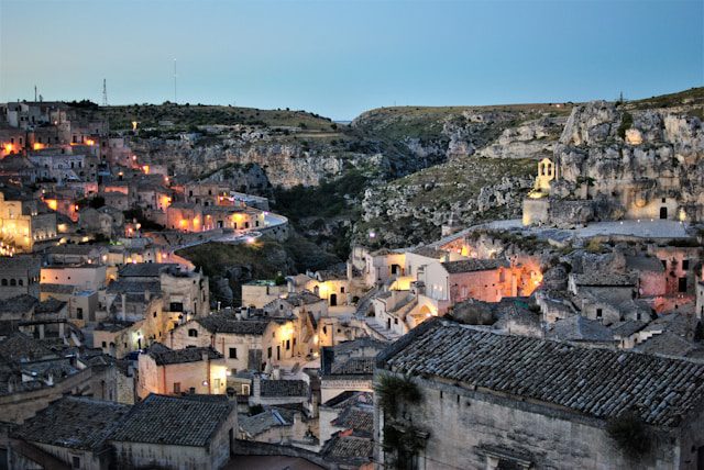 Sassi Matera Italië - Verborgen paden en bekende wegen: Een autoreis door Italië