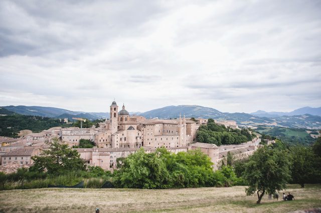 Urbino Italië - Onbekende schatten: Een roadtrip met je camper door Italië