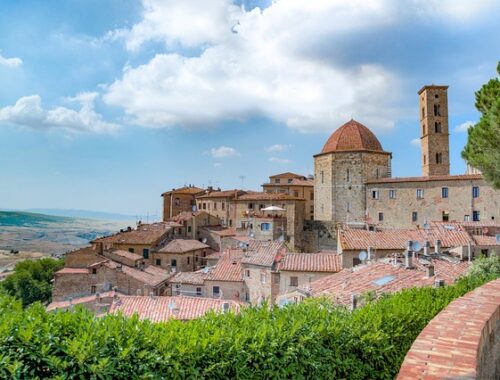 Volterra Italië - Verborgen paden en bekende wegen: Een autoreis door Italië