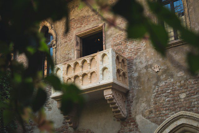 Casa di Guilietta Verona- Photo by Alessandro Visentin on Unsplash Casa di Guilietta Verona Italiê